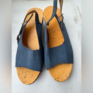 Blue Minimalist Sandals with Open-Toe Design